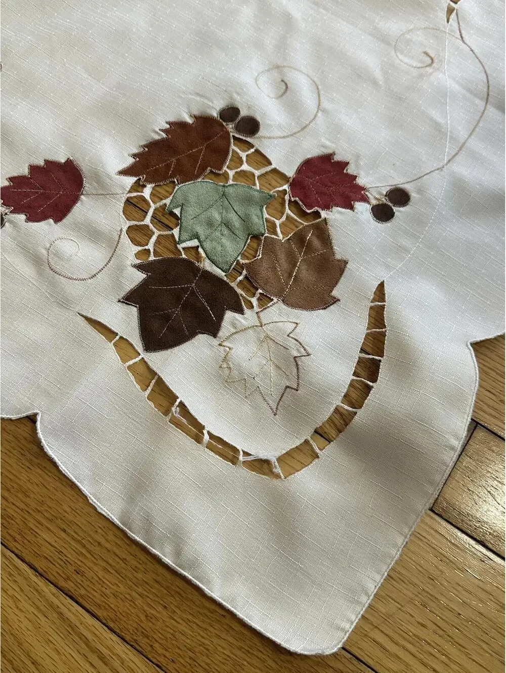 Vintage 100x58 Fall Leaf Appliqué Cutwork Tablecloth Harvest Decor